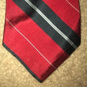 Men’s Christian Dior red striped neck tie.